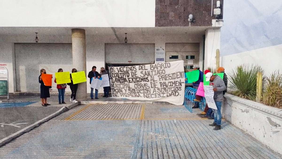 Vecinos de Santiago Tlapacoya hacen manifestación exigen obras de