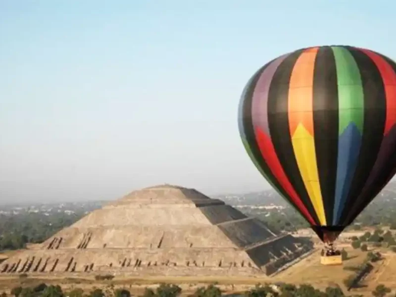 Turismo en Teotihuacan disminuye hasta un 30% tras incendio de globo aerostático.