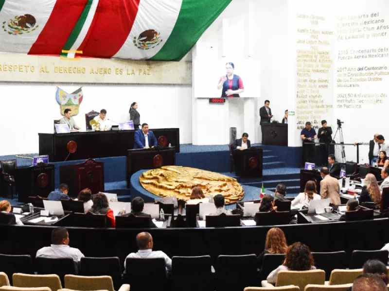 Congreso de Hidalgo avala edad mínima de 18 años para ser diputado.