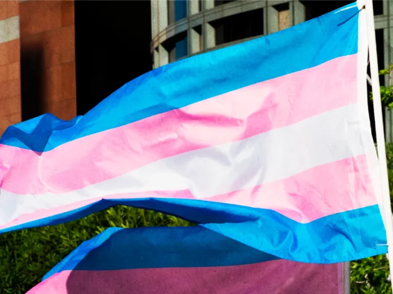 Mujer transgénero denuncia discriminación del gobierno de Tula; levanta queja ante la CDHEH.
