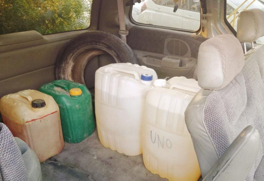 En operativos, aseguran mil litros de huachicol en dos municipios en Hidalgo.