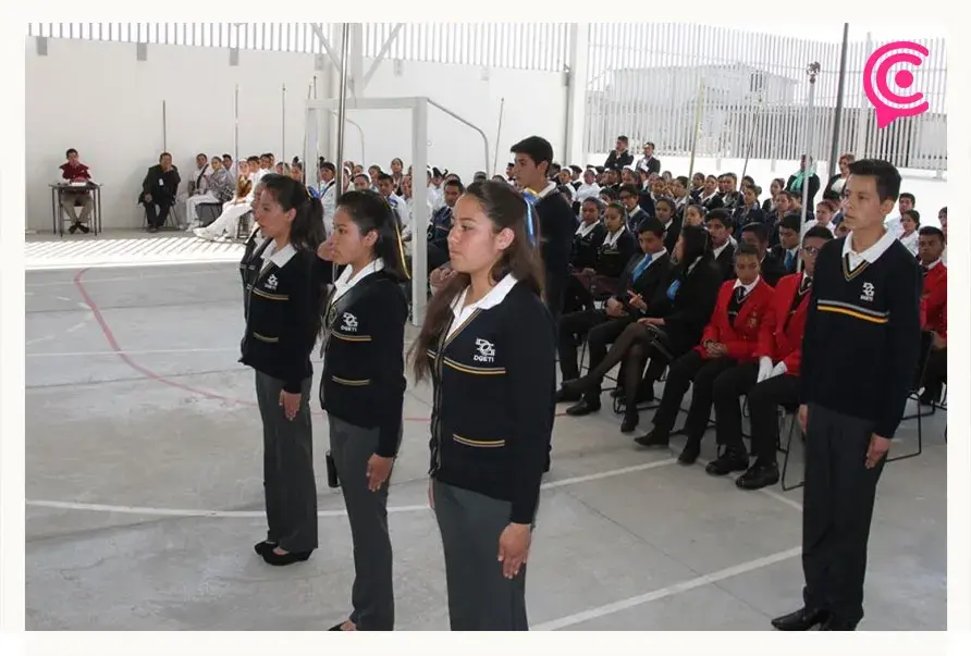 Alumnas en ceremonia de la DGETI.