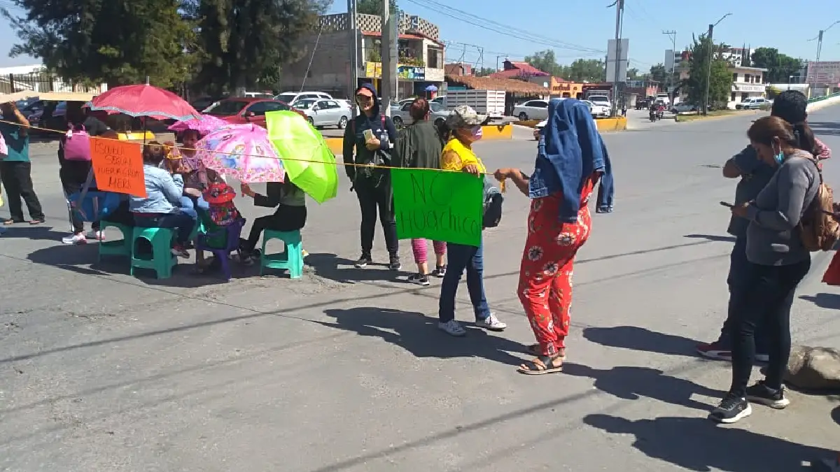 En Tula, madres y padres protestan por almacén de huachicol en Hidalgo.