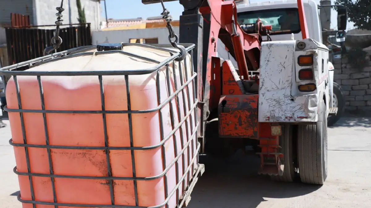 En operativos, aseguran mil litros de huachicol en dos municipios en Hidalgo.
