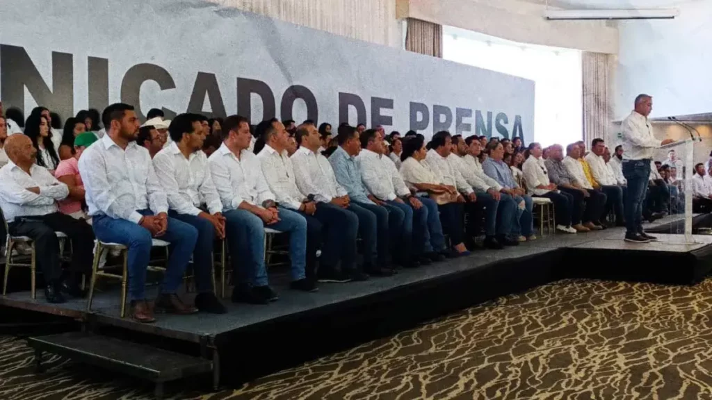 Cartel en apoyo a la dirigencia del PRI Hidalgo.