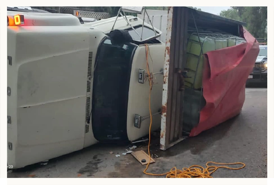 Camión con combustible robado se vuelca en Tepeji del Río.