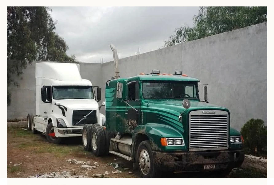 Hallan bodega con vehículos y mercancía robada en Actopan, Hidalgo.