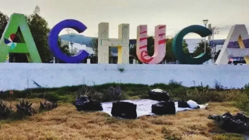 Hallan Restos humanos en bolsas y maletas sobre bulevar en Pachuca.