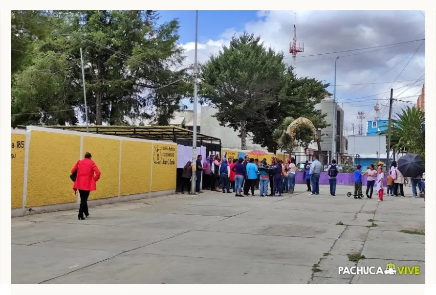 En protesta, exigen destitución de directora de escuela primaria Juan C Doria en Pachuca