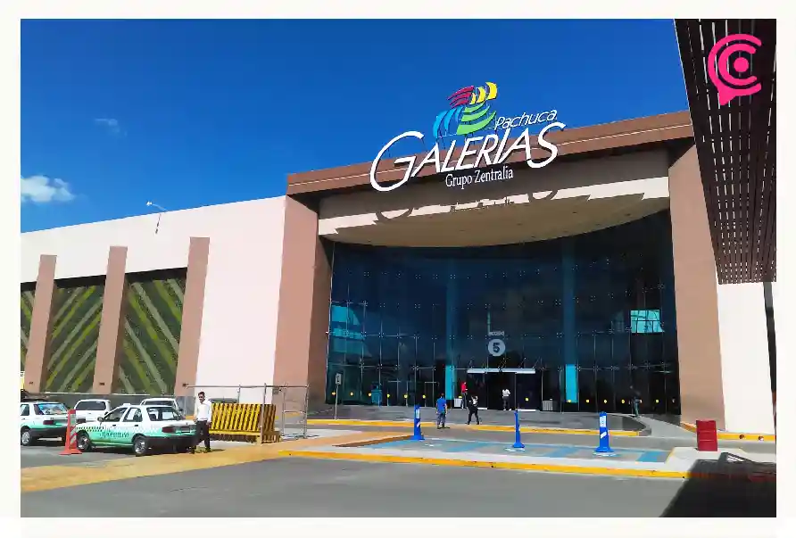 Galerías Pachuca prohíbe el estacionamiento a repartidores de comida