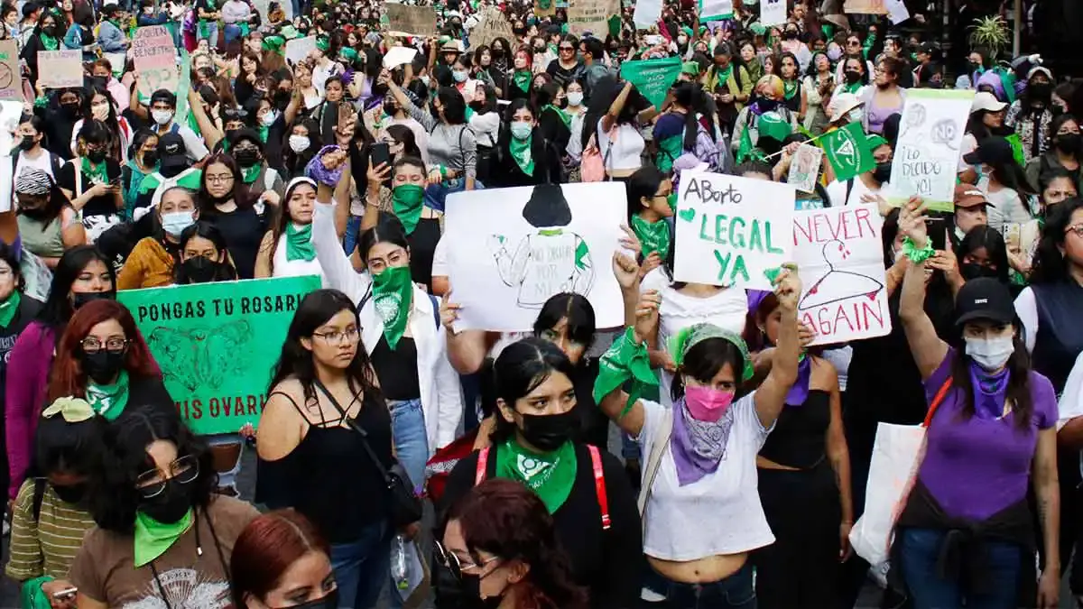 Colectivas feministas marchan para exigir mejores condiciones para el aborto en Hidalgo 