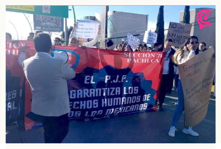 Empleados del Poder Judicial protestan en Pachuca por desaparición de fideicomisos