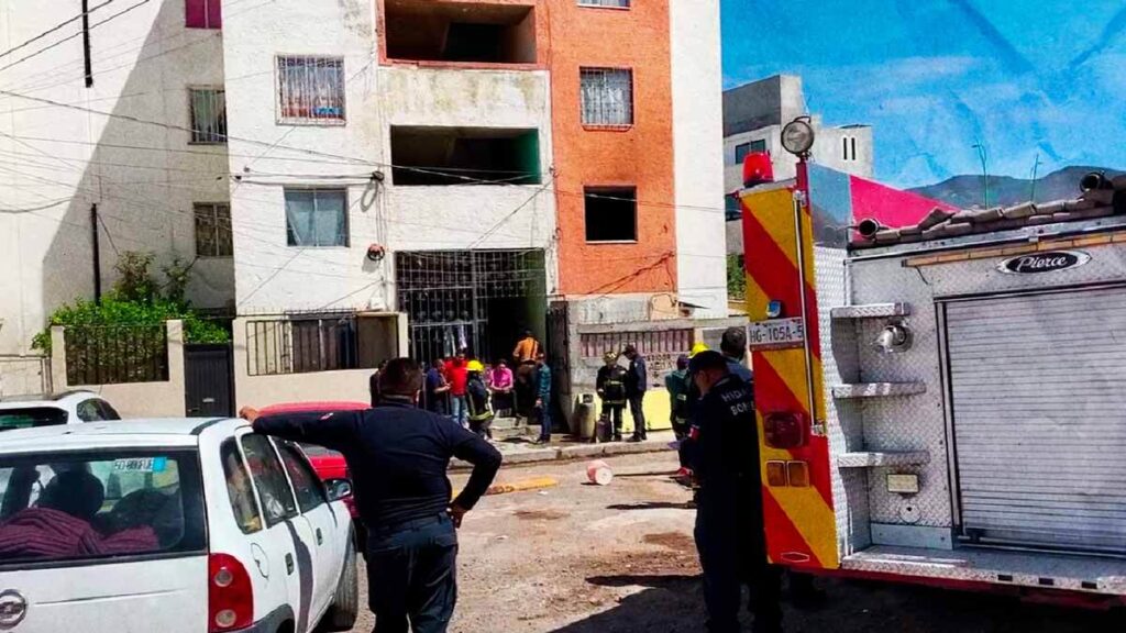 Fuga de gas provoca explosión en departamento de Mineral de la Reforma; hay cuatro heridos
