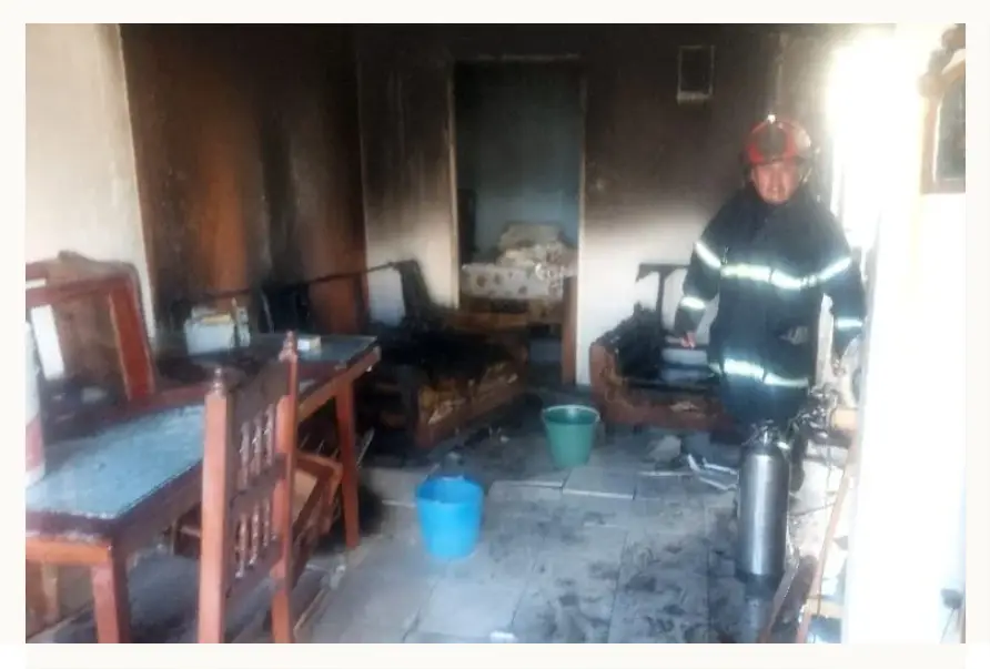 Explosión en casa en Colinas de la Plata; deja como saldo un adulto mayor herido