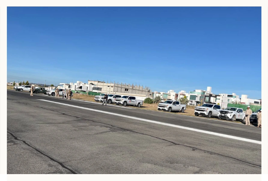 Derrame de combustible provoca suspensión de clases y cierre de aeropuerto de Pachuca