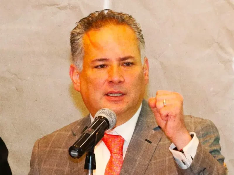 Santiago Nieto pedirá licencia como procurador para ser candidato a senador de Querétaro.