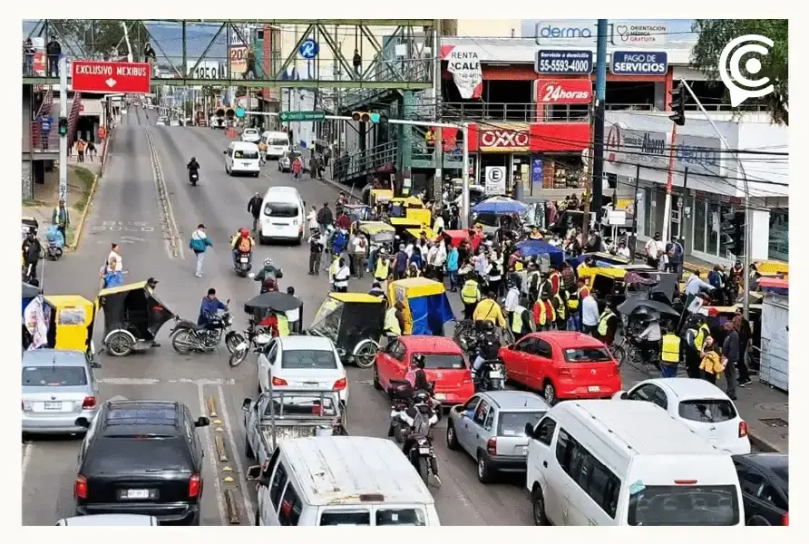 Transportistas bloquean la México-Pachuca.