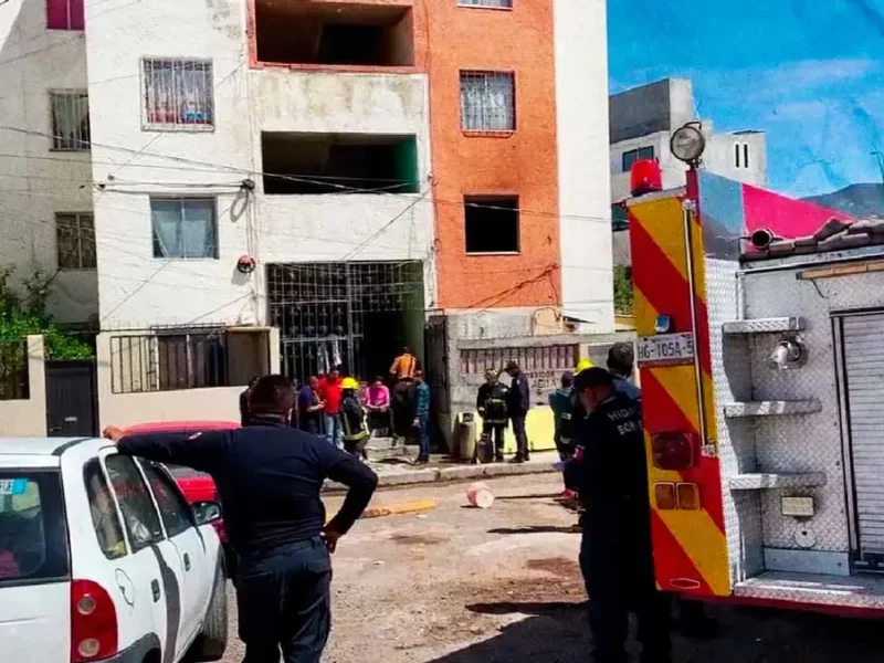 Fuga de gas provoca explosión en departamento de Mineral de la Reforma; hay cuatro heridos