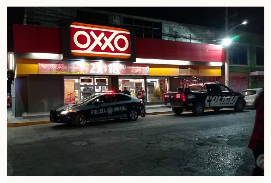 A punta de pistola, asaltan OXXO en la colonia Ampliación Santa Julia de Pachuca