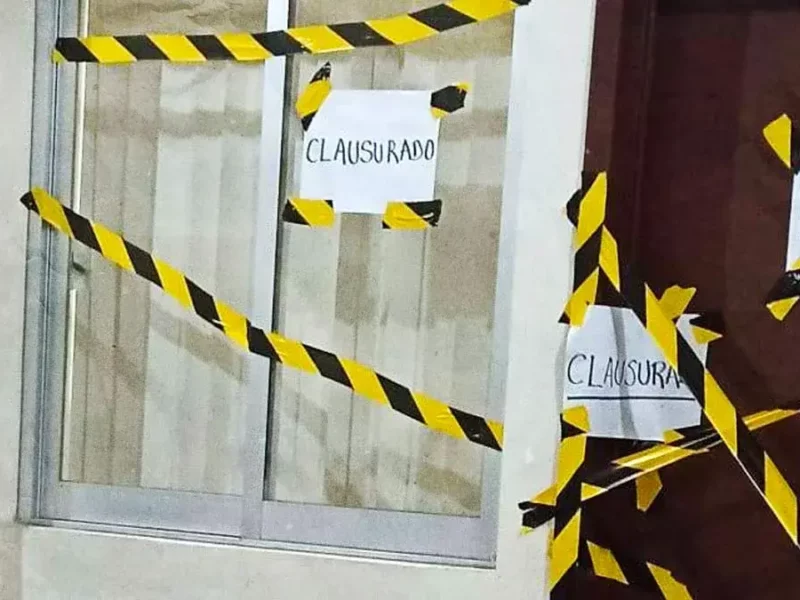 Pobladores toman oficinas de Hospital Comunitario de Huehuetla; denuncian malas condiciones