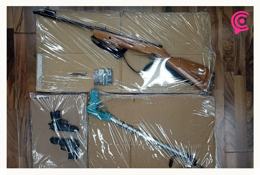 Decomisan armas deportivas en tianguis de Venta Prieta en Pachuca