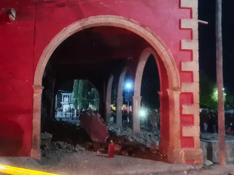 Explosión de pirotecnia en iglesia de Huichapan deja daños; la usarían el 24 de diciembre