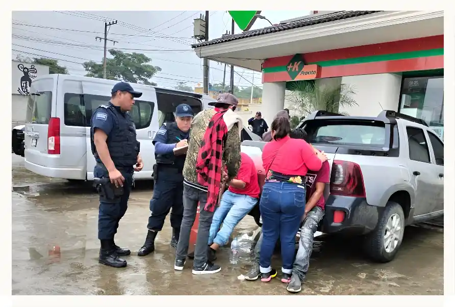 Por comer enchiladas, 19 pobladores de Huejutla quedan intoxicados en Hidalgo