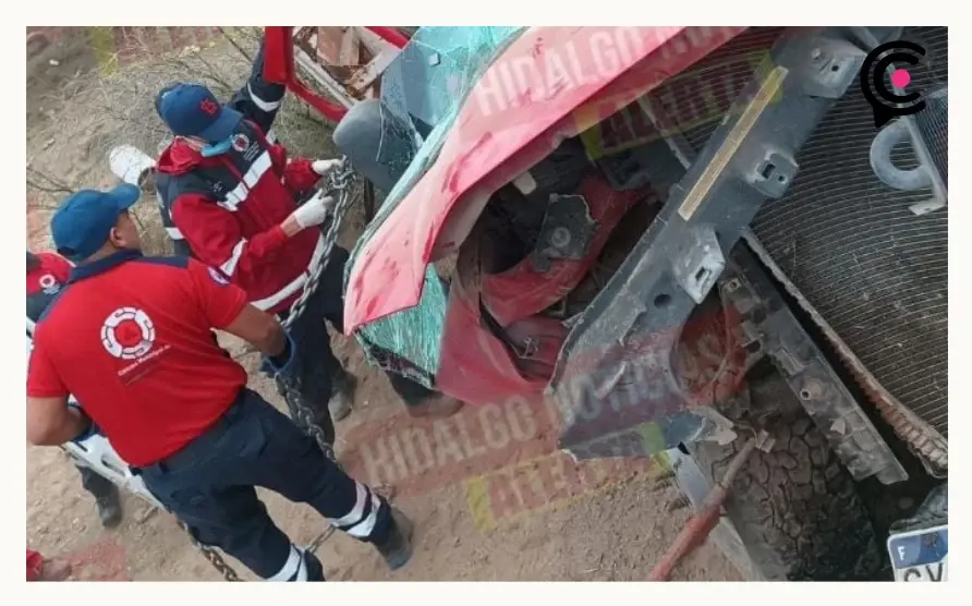 Volcadura de camión repartidor de gas en Hidalgo deja dos heridos; uno está grave