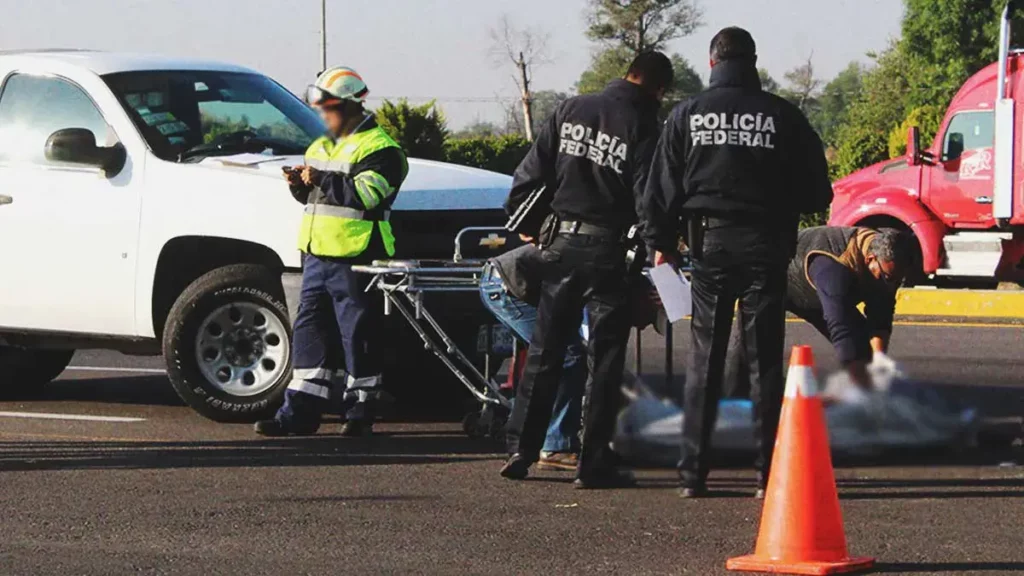 Atropellan a peatón en la autopista la México-Pachuca; otros autos lo arrollan varias veces