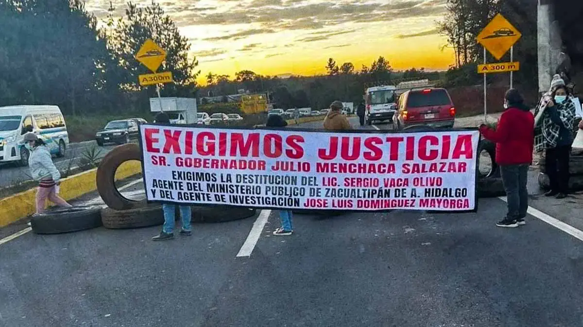 Bloquean carretera México-Tampico por corrupción en caso de intento de despojo