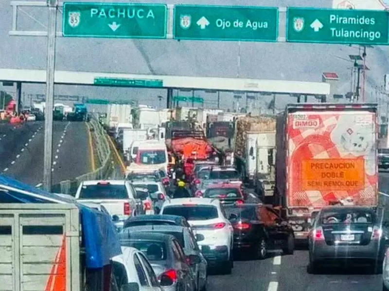 Cadetes de la Academia de Policía de Ecatepec bloquean la autopista México-Pachuca