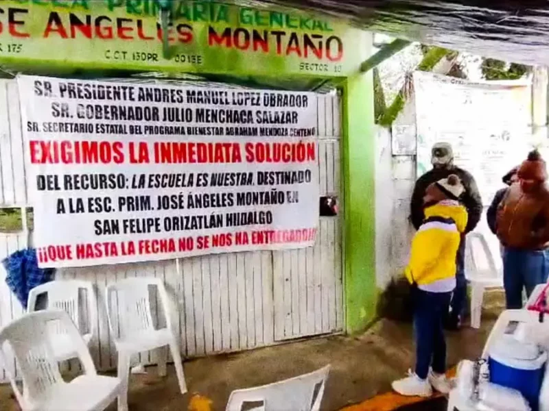 Por falta de recursos, madres y padres toman escuela en San Felipe Orizatlán, Hidalgo