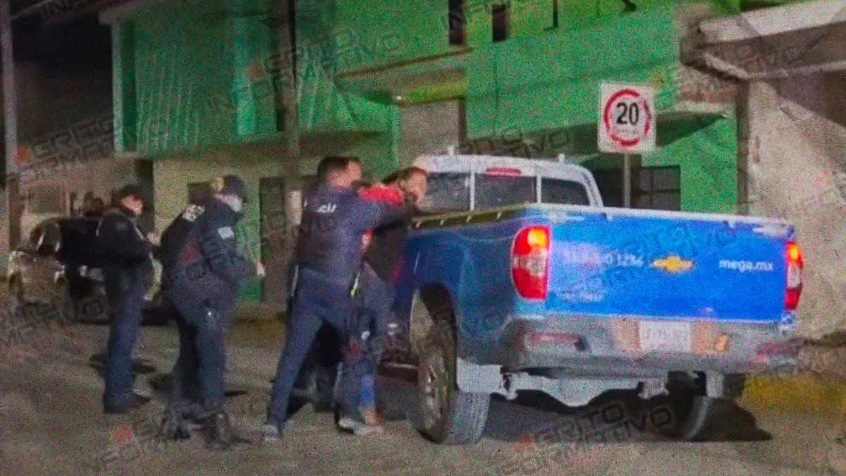 Detienen a empleado de Megacable ebrio que provocó accidente automovilístico en Mixquiahuala