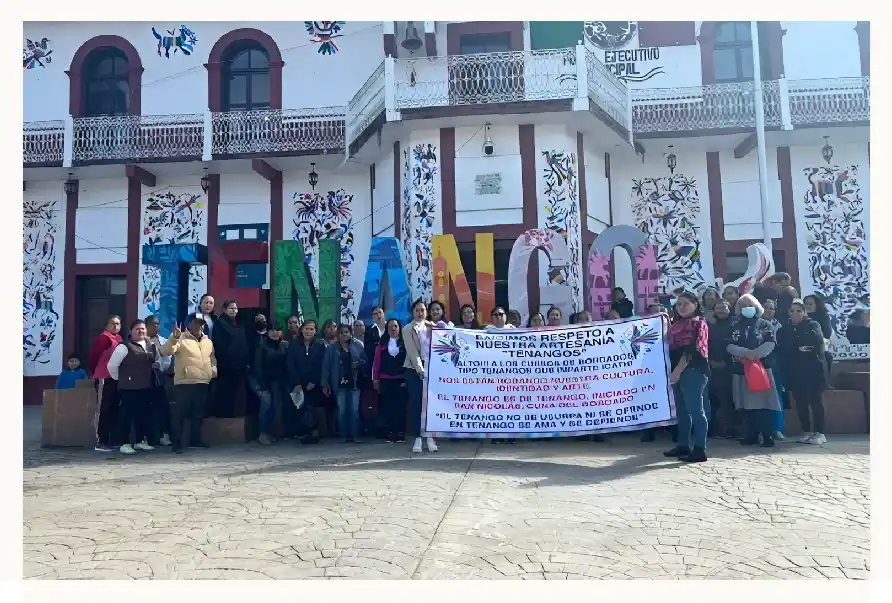 Artesanas de Tenango protestan contra cursos de bordado del ICATHI; acusan apropiación cultural