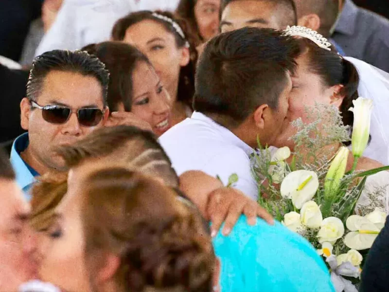 ¡Si, acepto! 154 parejas se casan en bodas colectivas en Pachuca