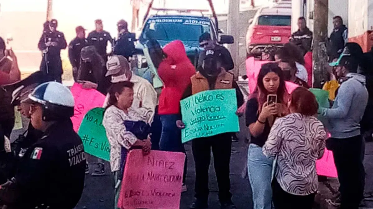 Protestan contra corridos tumbados en Pachuca; piden cancelación de conciertos