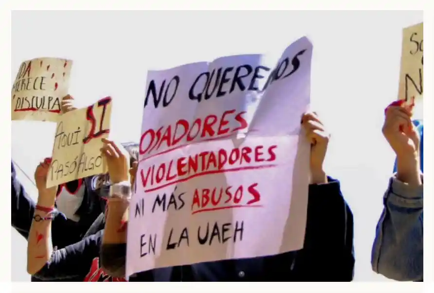 Alumnos protestan nuevamente contra Octavio Castillo, rector de la UAEH