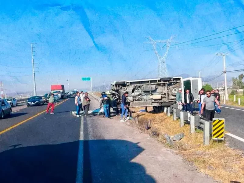 Accidente en carretera México–Tuxpan deja diez heridos; conductor iba en sentido contrario