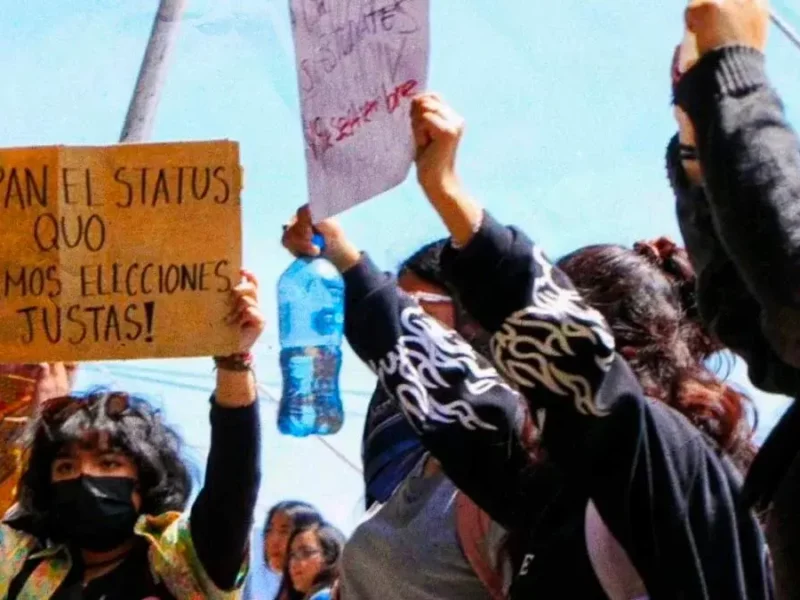 Alumnos protestan nuevamente contra Octavio Castillo, rector de la UAEH