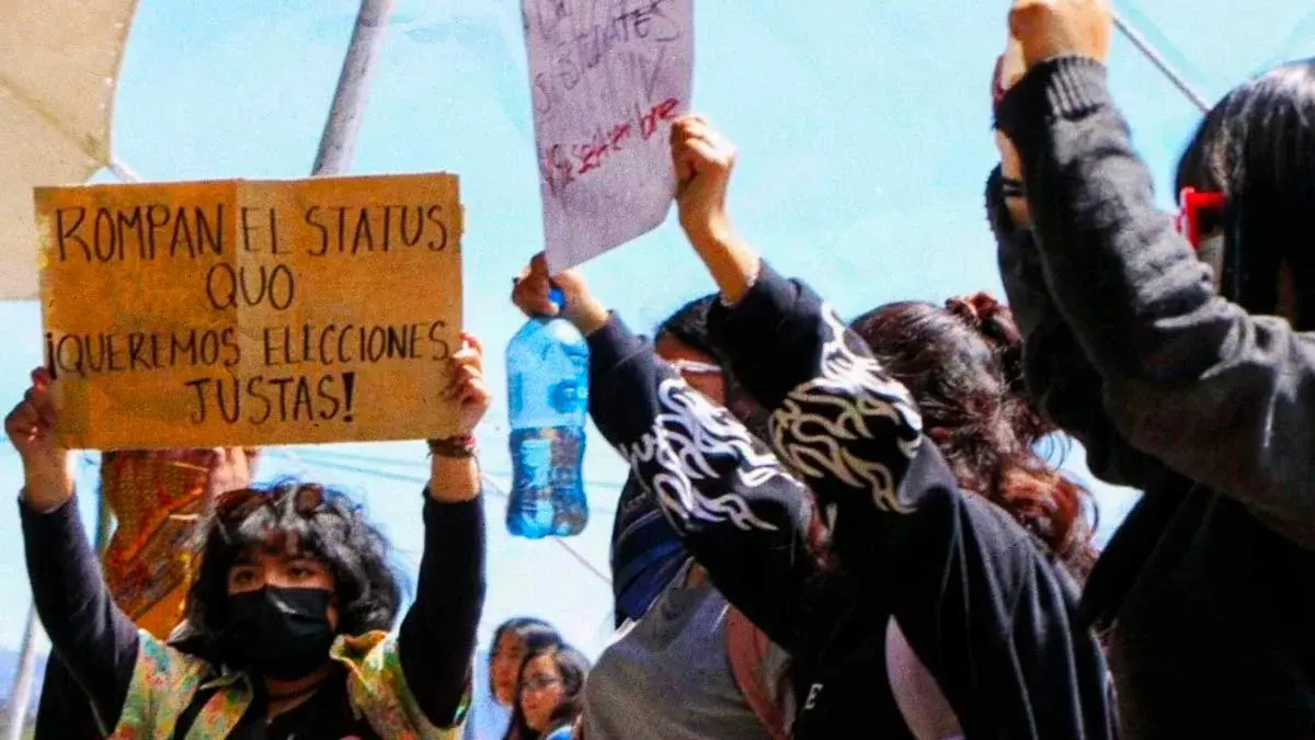 Alumnos protestan nuevamente contra Octavio Castillo, rector de la UAEH