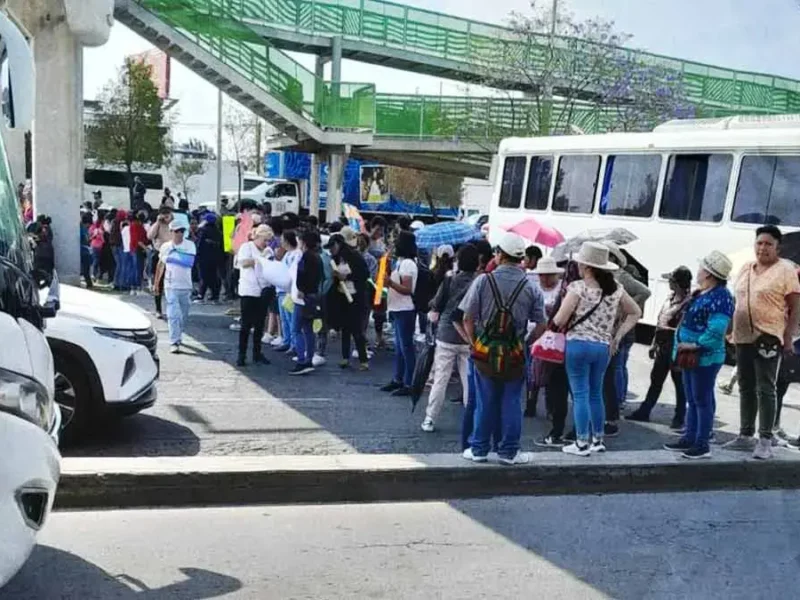 Trabajadores de la empresa Carnival bloquean por segunda vez bulevar Felipe Ángeles en Pachuca