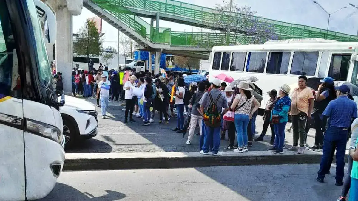 Trabajadores de la empresa Carnival bloquean por segunda vez bulevar Felipe Ángeles en Pachuca