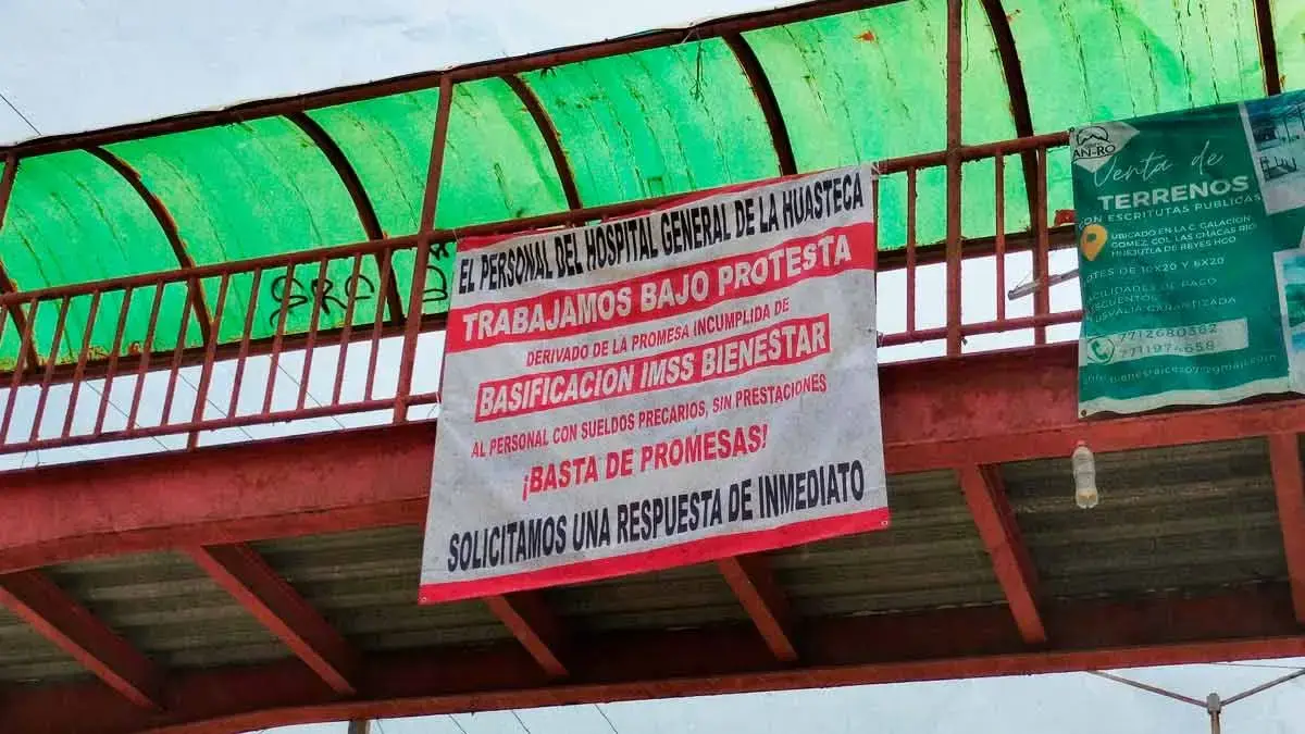 Con protestas, piden basificación en hospitales de Hidalgo para IMSS-Bienestar.