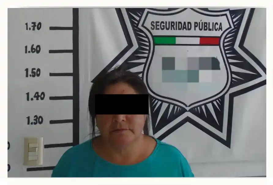 Detienen a mujer por intentar sacar auto de corralón con documentos falsos en Pachuca 