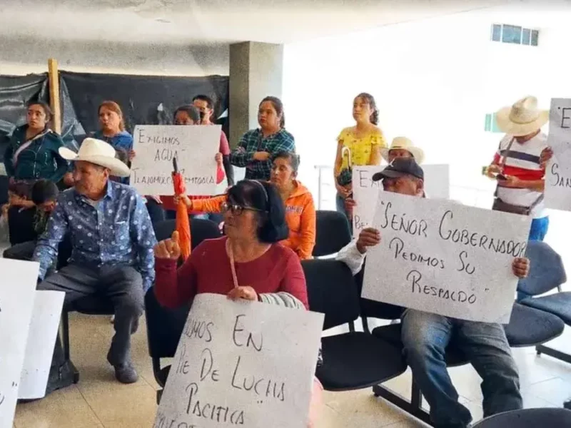 Habitantes de Zempoala y Tlanalapa realizan protesta en oficinas de CAASIM Pachuca por falta de agua