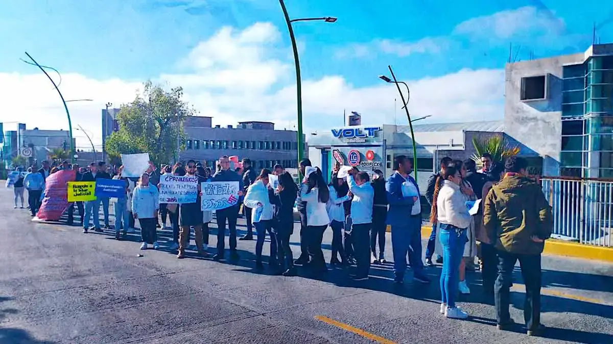 Protestan trabajadores del Poder Judicial de la Federación en Pachuca.