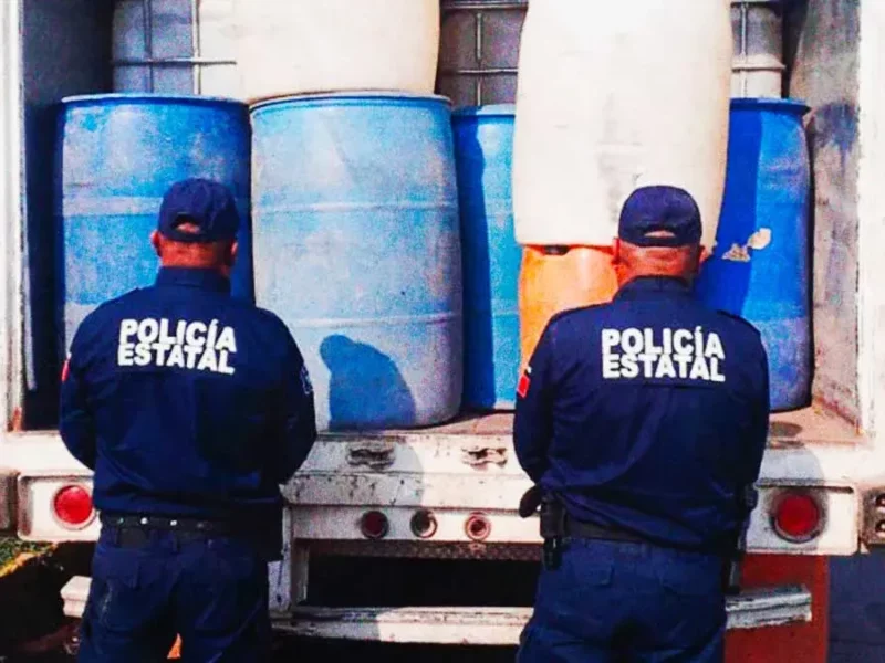 Decomisan 4 mil litros de huachicol en carretera de Tulancingo.
