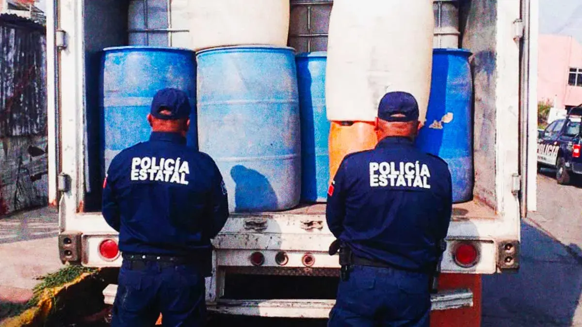 Decomisan 4 mil litros de huachicol en carretera de Tulancingo.