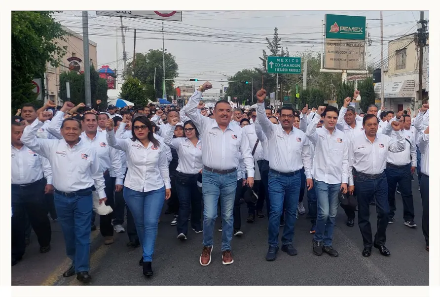 Miles de agremiados al SNTE marchan en Pachuca por el Día del Trabajo 