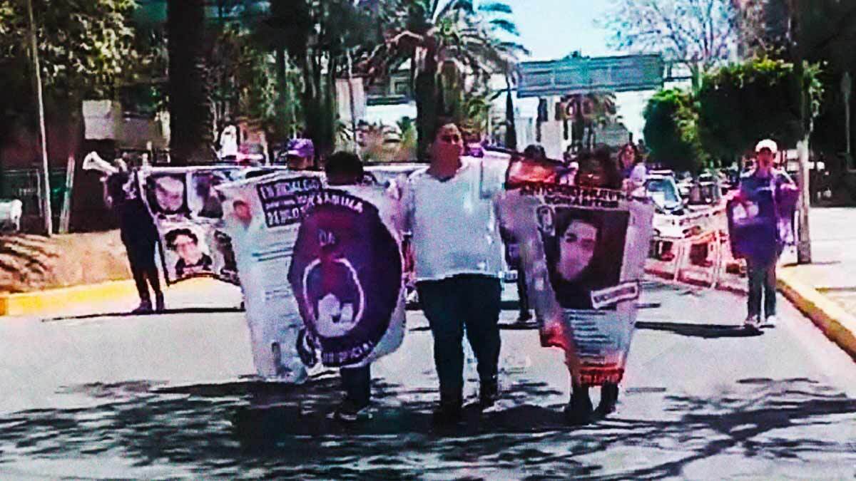 Madres protestan para exhibir a deudores alimentarios morosos en Hidalgo,